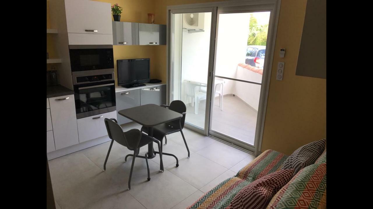Appartement En Bord De Mer Saintes-Maries-de-la-Mer Exteriör bild
